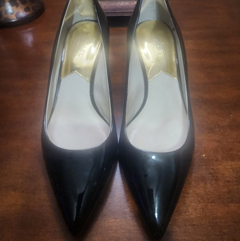 WOMEN'S MICHAEL KORS POINTED HEEL SHOES SZ.9.5M